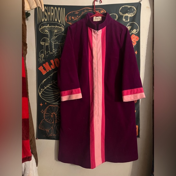Vanity Fair Other - Vintage Vanity Fair purple pink nightgown robe zip up size 16